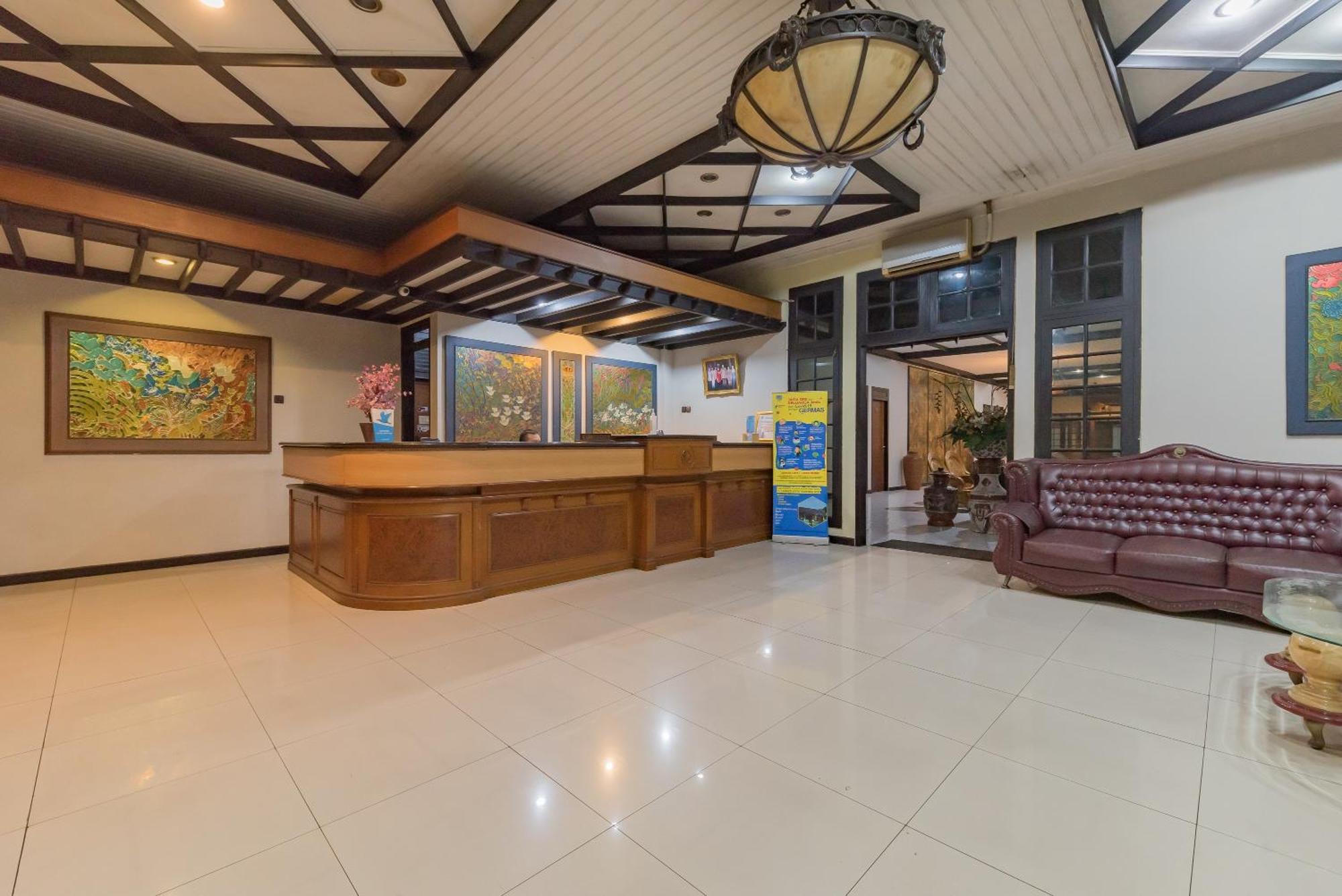 Urbanview Hotel Crown Tasikmalaya By Reddoorz Exterior foto